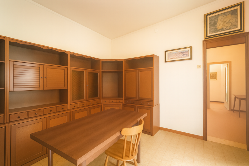 In un contesto tranquillo e riservato, circondata dal verde e da un’ampia area scoperta, VILLA D’...