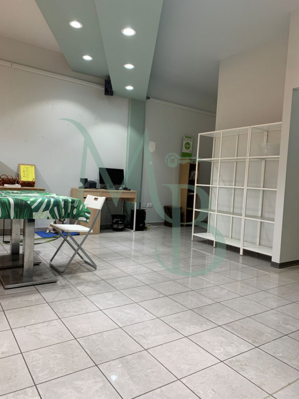 VIGONZA località PERAROLO: Immobiliare MB propone in locazione un immobile commerciale di circa 1...