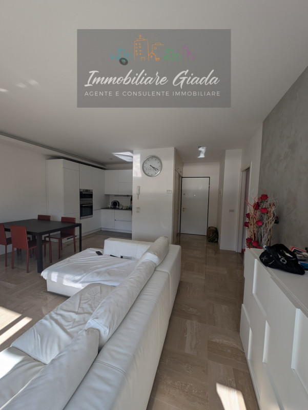 Scopri questo splendido appartamento trilocale in vendita nel centro di Vittorio Veneto, situato ...