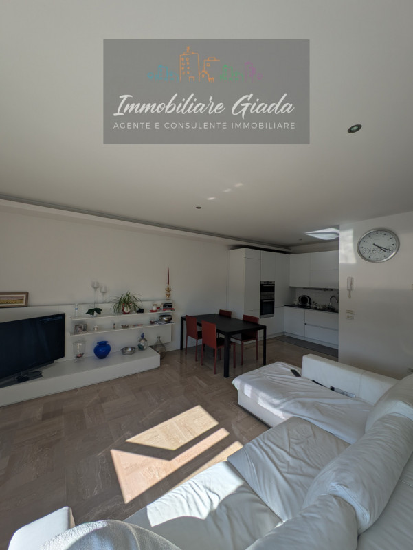 Scopri questo splendido appartamento trilocale in vendita nel centro di Vittorio Veneto, situato ...