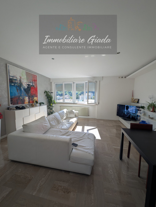 Scopri questo splendido appartamento trilocale in vendita nel centro di Vittorio Veneto, situato ...