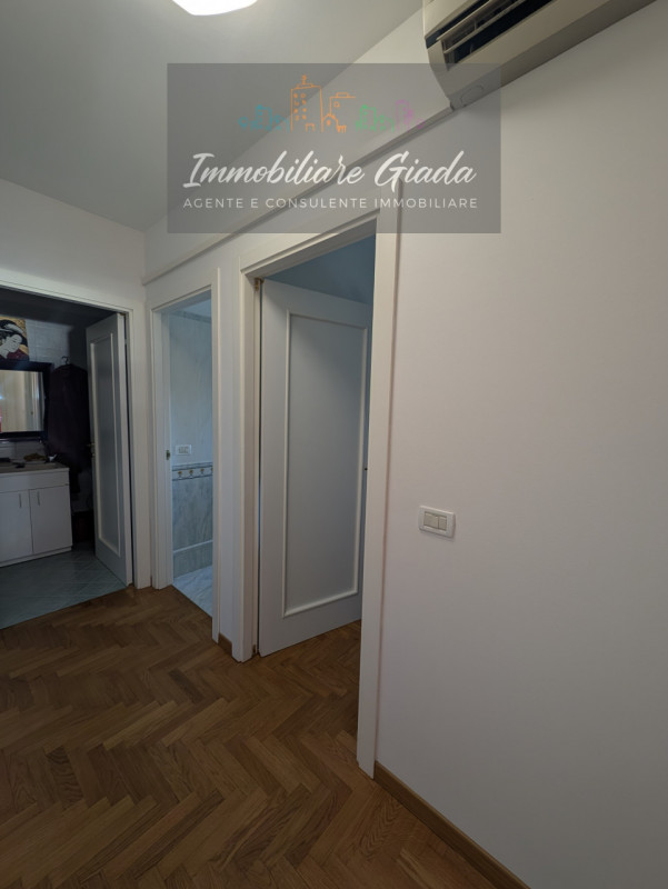 Scopri questo splendido appartamento trilocale in vendita nel centro di Vittorio Veneto, situato ...