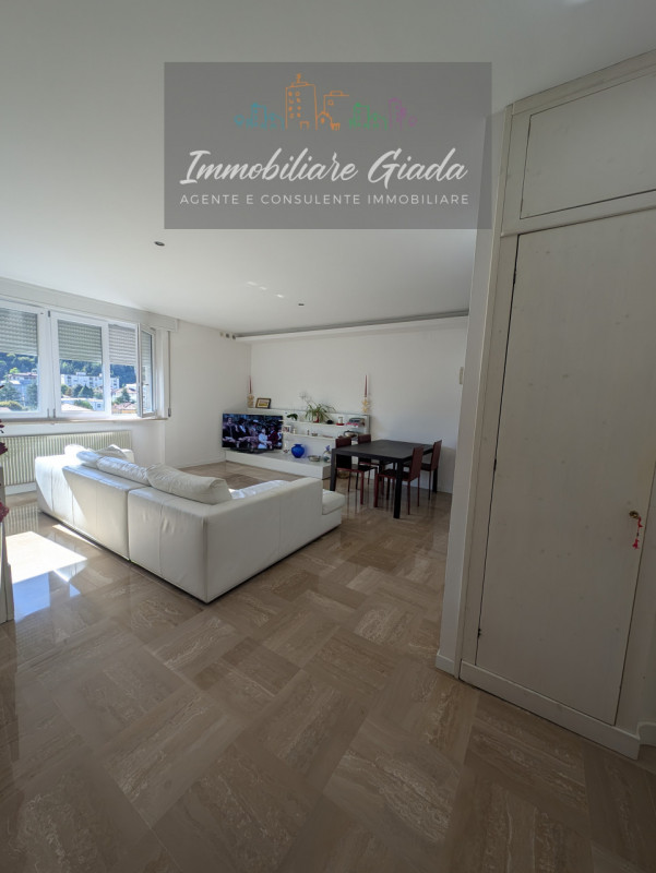 Scopri questo splendido appartamento trilocale in vendita nel centro di Vittorio Veneto, situato ...