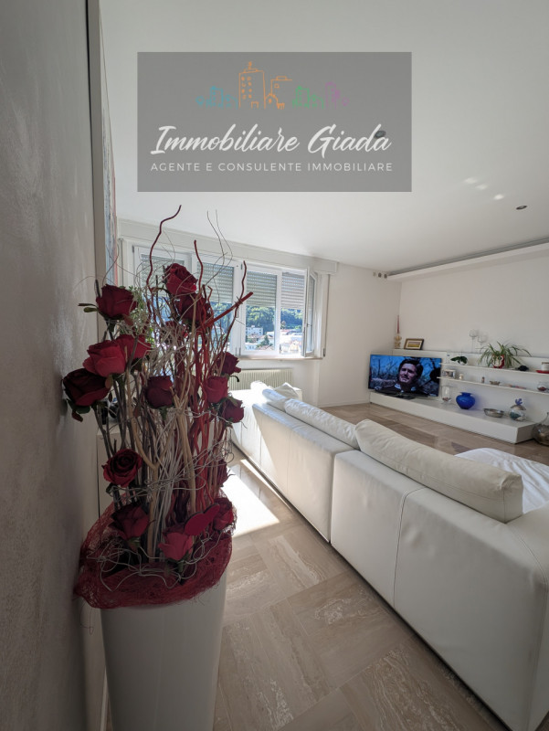 Scopri questo splendido appartamento trilocale in vendita nel centro di Vittorio Veneto, situato ...