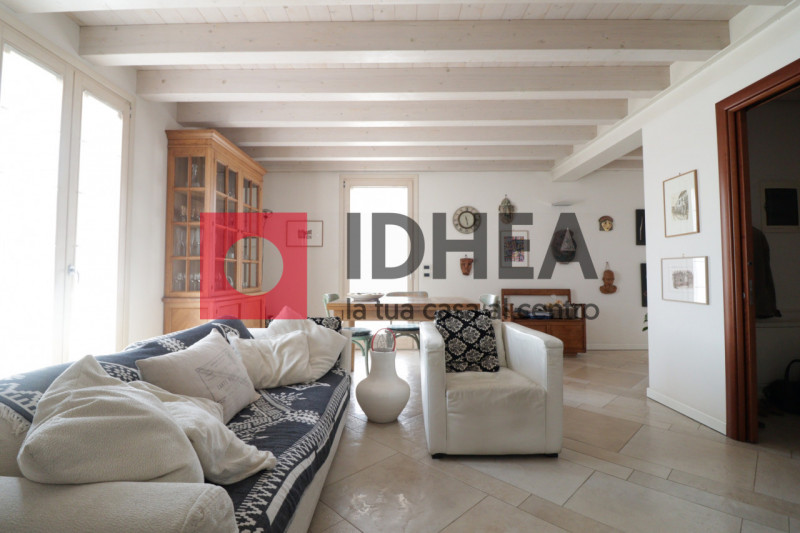 VILLORBA (TREVISO)
RIF:"FRV1"

L'agenzia IDHEA di Villorba propone in vendita un elegante apparta...