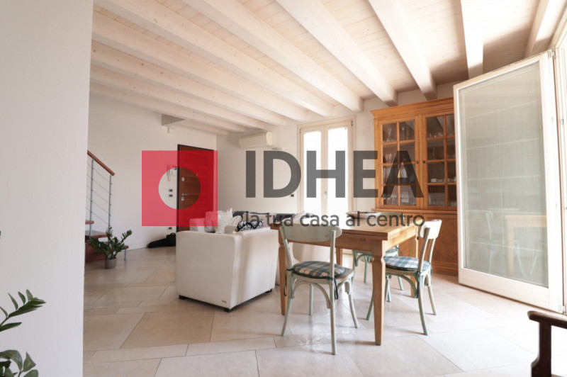 VILLORBA (TREVISO)
RIF:"FRV1"

L'agenzia IDHEA di Villorba propone in vendita un elegante apparta...