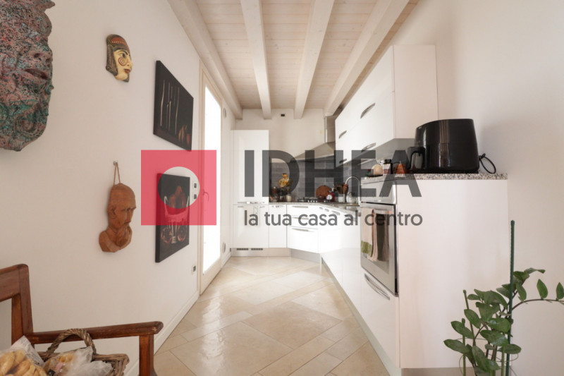 VILLORBA (TREVISO)
RIF:"FRV1"

L'agenzia IDHEA di Villorba propone in vendita un elegante apparta...