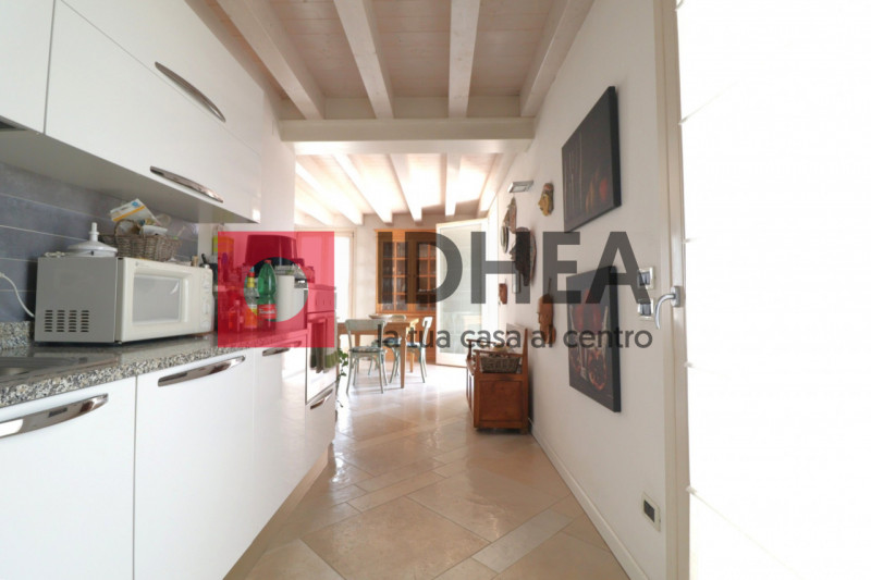 VILLORBA (TREVISO)
RIF:"FRV1"

L'agenzia IDHEA di Villorba propone in vendita un elegante apparta...