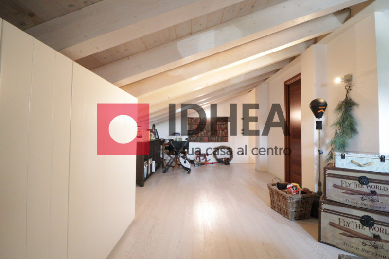 VILLORBA (TREVISO)
RIF:"FRV1"

L'agenzia IDHEA di Villorba propone in vendita un elegante apparta...