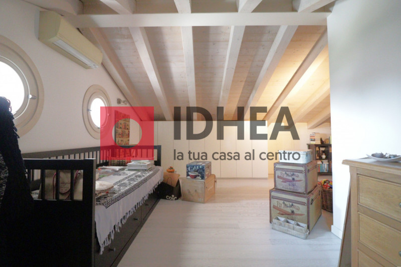 VILLORBA (TREVISO)
RIF:"FRV1"

L'agenzia IDHEA di Villorba propone in vendita un elegante apparta...