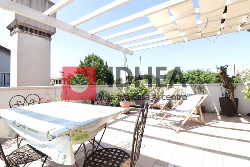 VILLORBA (TREVISO)
RIF:"FRV1"

L'agenzia IDHEA di Villorba propone in vendita un elegante apparta...