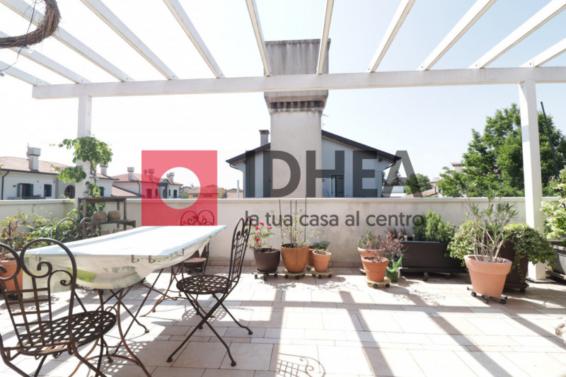 VILLORBA (TREVISO)
RIF:"FRV1"

L'agenzia IDHEA di Villorba propone in vendita un elegante apparta...