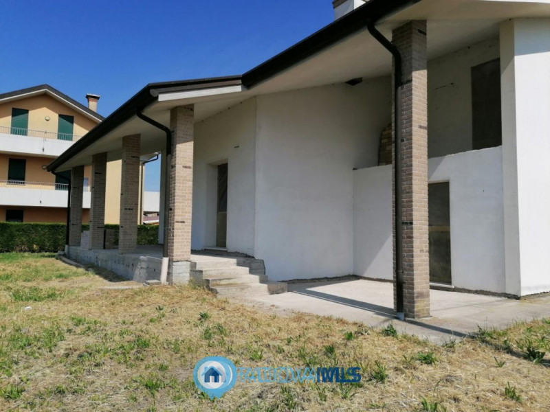 Immobile in esclusiva al Gruppo Padova MLS

CODEVIGO - Loc. ROSARA.

Inserita su lotto di ca. 1.7...