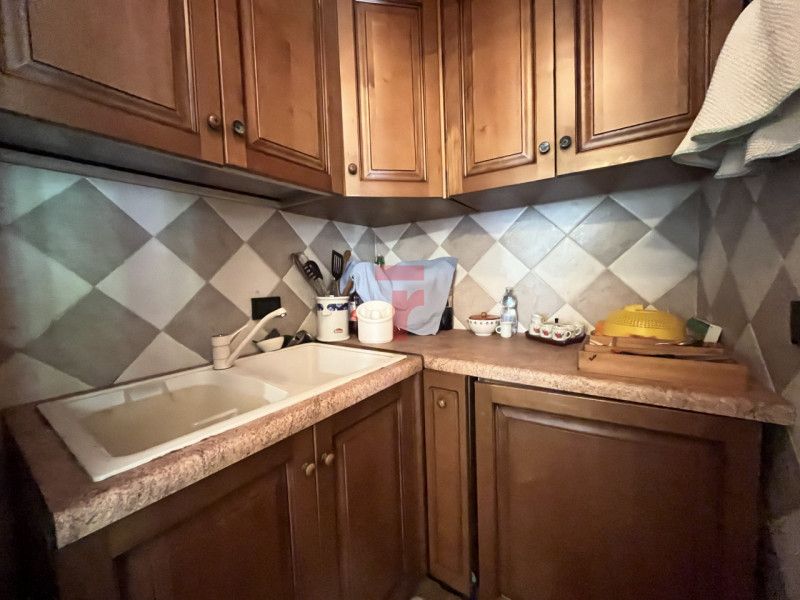 Nel suggestivo contesto montano di Lamon, in provincia di Belluno, proponiamo in vendita una cara...