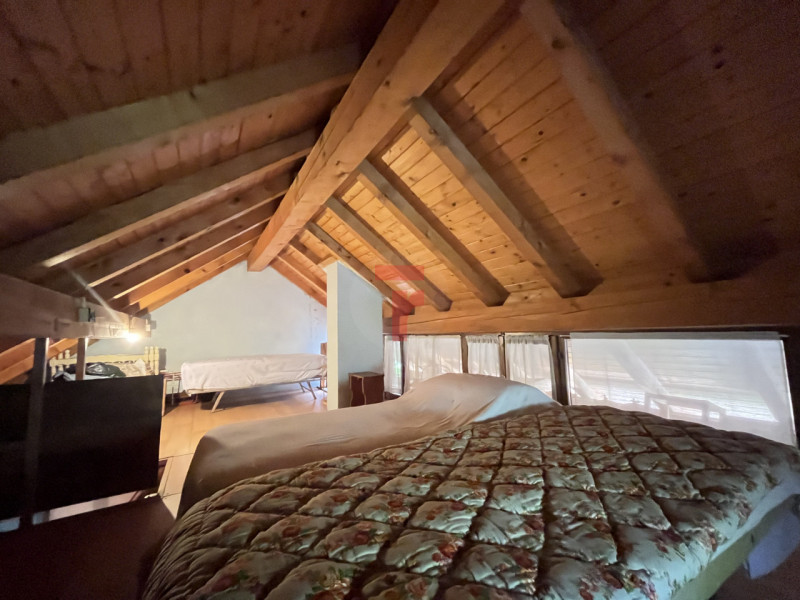 Nel suggestivo contesto montano di Lamon, in provincia di Belluno, proponiamo in vendita una cara...