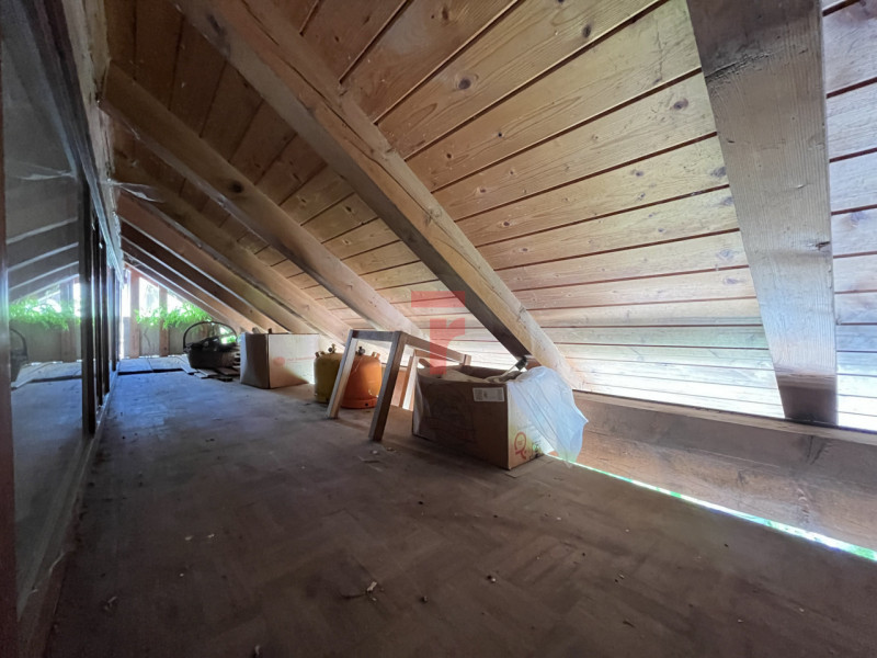 Nel suggestivo contesto montano di Lamon, in provincia di Belluno, proponiamo in vendita una cara...