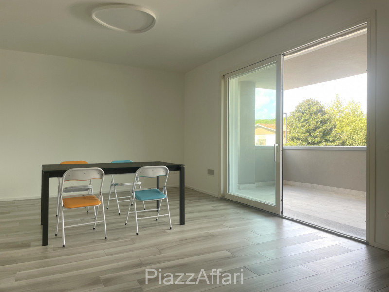 Causa trasferimento lavoro degli attuali proprietari, proponiamo in vendita grazioso appartamento...