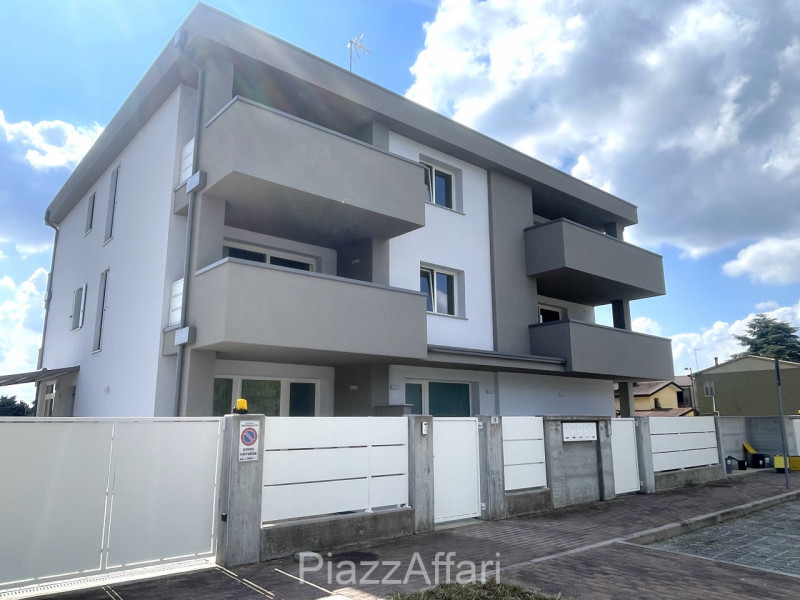 Causa trasferimento lavoro degli attuali proprietari, proponiamo in vendita grazioso appartamento...