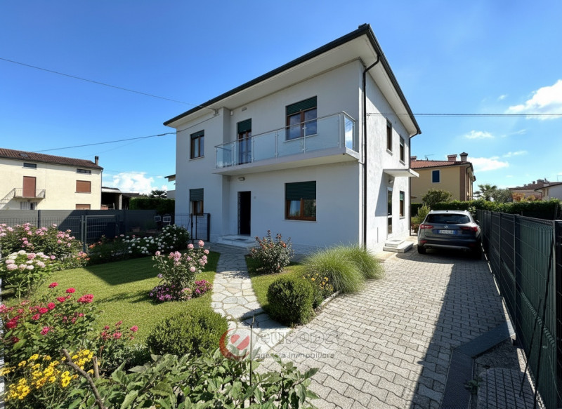 Bolzano Vicentino (zona ex mulino), libera casa singola ora unifamiliare ma adattata per 2 abitaz...