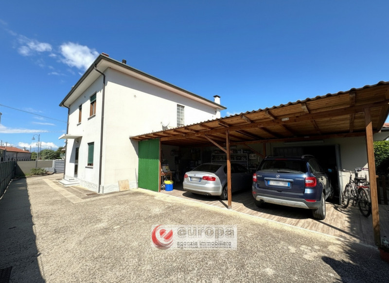 Bolzano Vicentino (zona ex mulino), libera casa singola ora unifamiliare ma adattata per 2 abitaz...