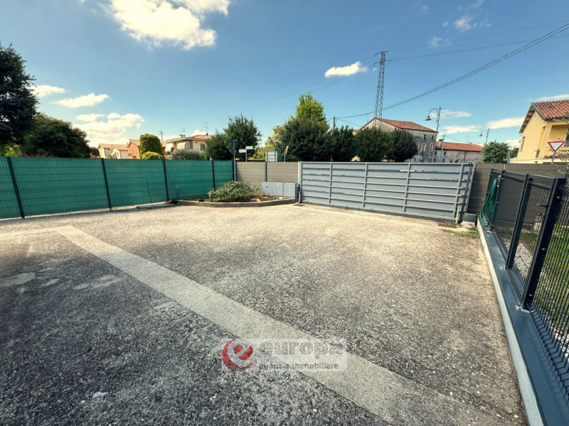 Bolzano Vicentino (zona ex mulino), libera casa singola ora unifamiliare ma adattata per 2 abitaz...