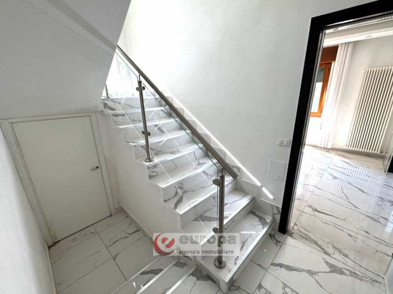 Bolzano Vicentino (zona ex mulino), libera casa singola ora unifamiliare ma adattata per 2 abitaz...