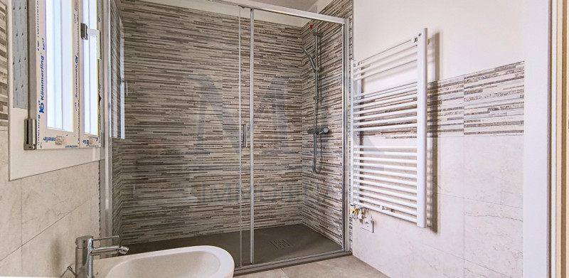 RONCAGLIA - MR195A1 
BIFAMILIARE - CL. ENERG. "A4" - AMPIO GIARDINO

Ben posizionata, vicina a tu...