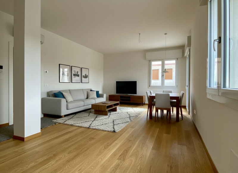 In una delle zone più ricercate di Sant’Agostino, caratterizzata dall’ottimo equilibrio tra aree ...