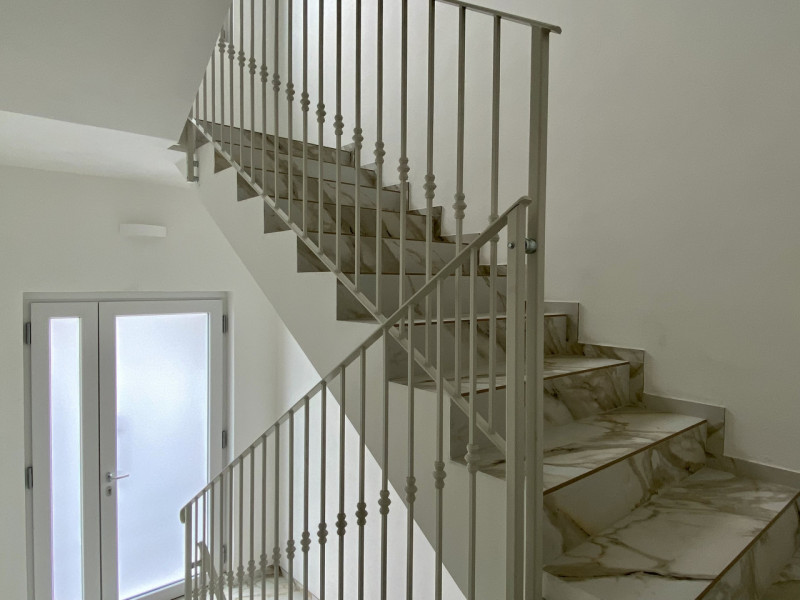 In una delle zone più ricercate di Sant’Agostino, caratterizzata dall’ottimo equilibrio tra aree ...