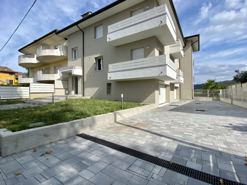 In una delle zone più ricercate di Sant’Agostino, caratterizzata dall’ottimo equilibrio tra aree ...