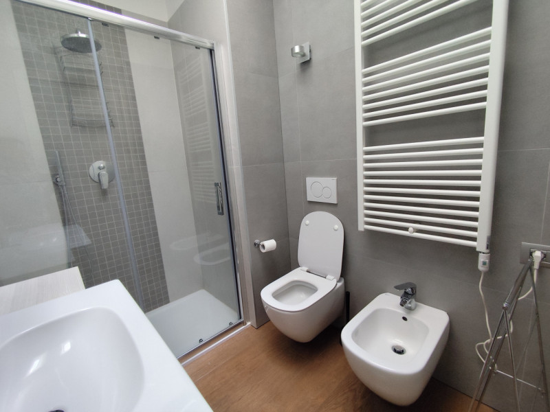 Su lottizzazione di recentissima costruzione, in posizione riparata, affittasi ampia soluzione di...