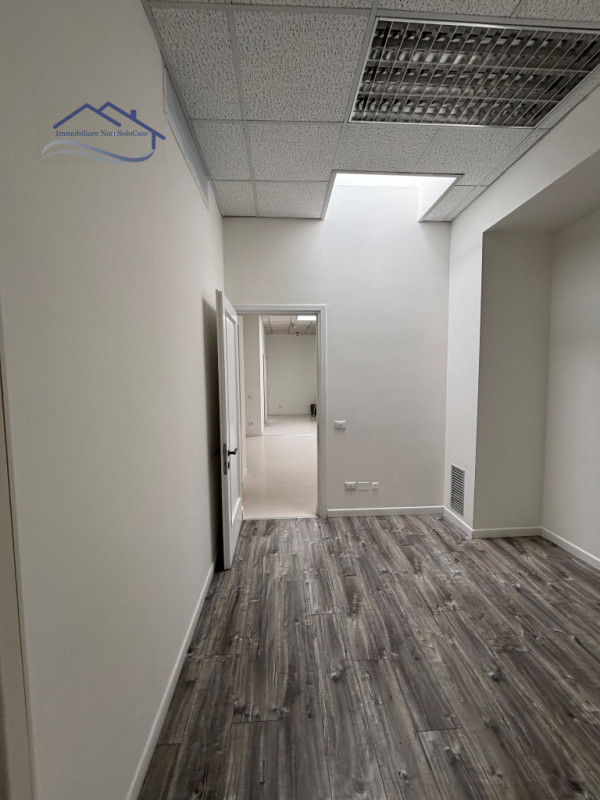 PADOVA UNO - si propone in ottimo contesto di rappresentanza e comodo alla tangenziale, e al case...