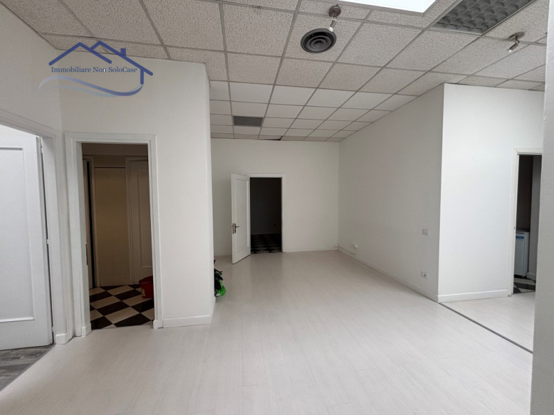 PADOVA UNO - si propone in ottimo contesto di rappresentanza e comodo alla tangenziale, e al case...