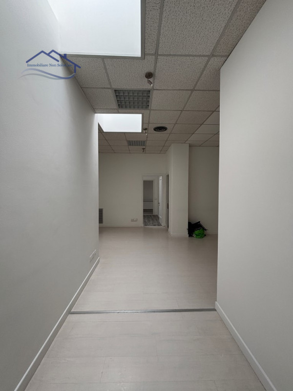 PADOVA UNO - si propone in ottimo contesto di rappresentanza e comodo alla tangenziale, e al case...