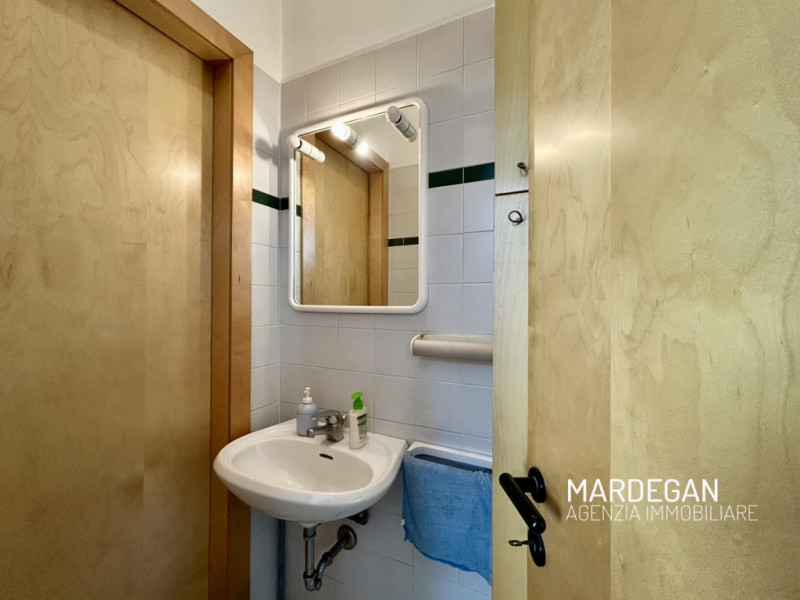 Quando vieni a scoprirlo?
Proponiamo in vendita ufficio di circa 40 mq, con vetrina completamente...