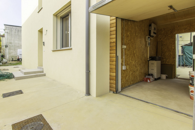 Nuova porzione di bifamiliare in orizzontale, sita al piano terra con ingresso indipendente. 
L’i...