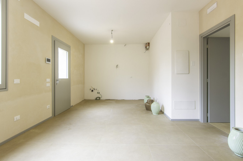 Nuova porzione di bifamiliare in orizzontale, sita al piano terra con ingresso indipendente. 
L’i...