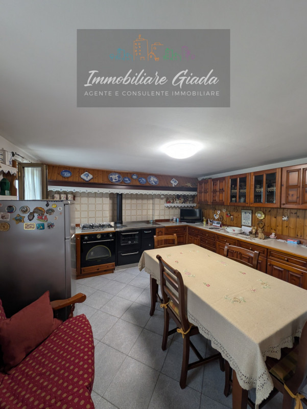 Porzione di testa situata nel cuore del comune di Orsago, disponibile per la vendita. Con una sup...