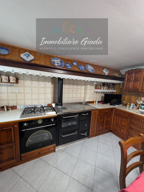 Porzione di testa situata nel cuore del comune di Orsago, disponibile per la vendita. Con una sup...