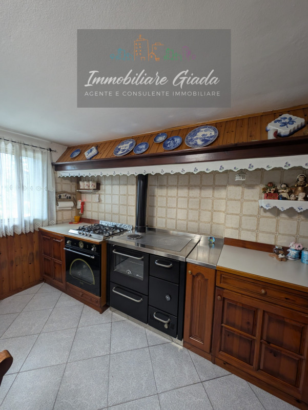 Porzione di testa situata nel cuore del comune di Orsago, disponibile per la vendita. Con una sup...