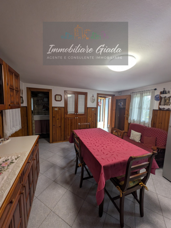 Porzione di testa situata nel cuore del comune di Orsago, disponibile per la vendita. Con una sup...