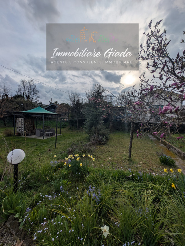 Porzione di testa situata nel cuore del comune di Orsago, disponibile per la vendita. Con una sup...