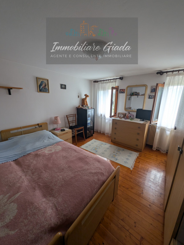 Porzione di testa situata nel cuore del comune di Orsago, disponibile per la vendita. Con una sup...