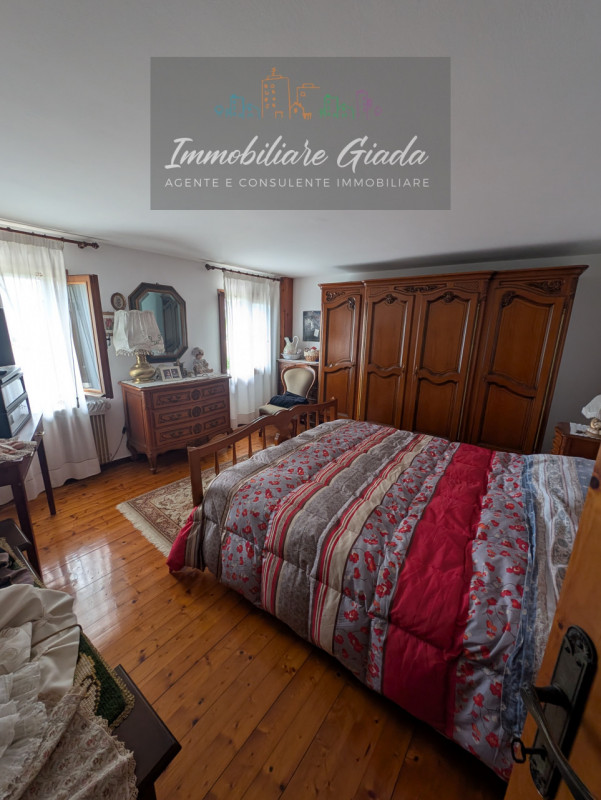 Porzione di testa situata nel cuore del comune di Orsago, disponibile per la vendita. Con una sup...