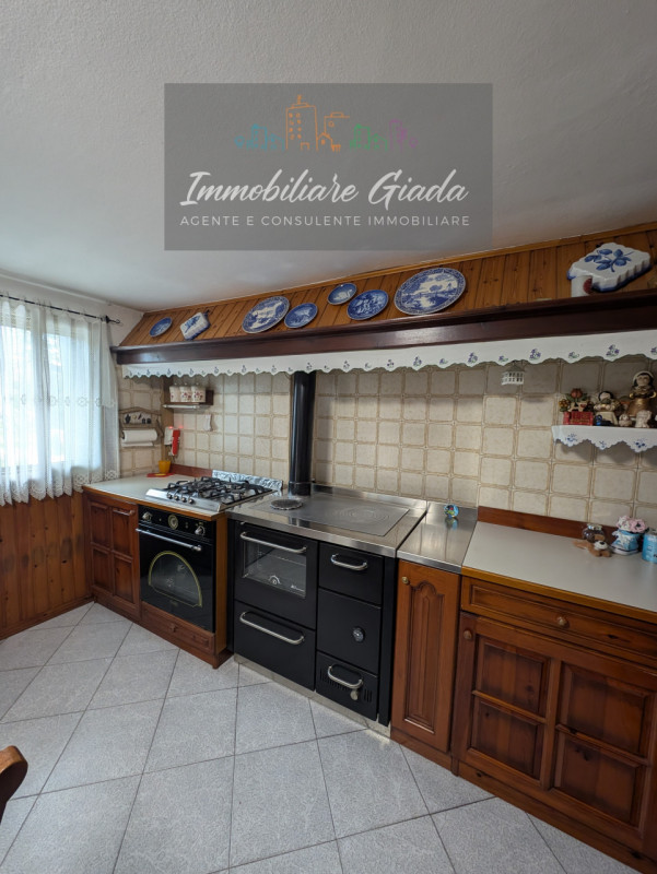 Porzione di testa situata nel cuore del comune di Orsago, disponibile per la vendita. Con una sup...