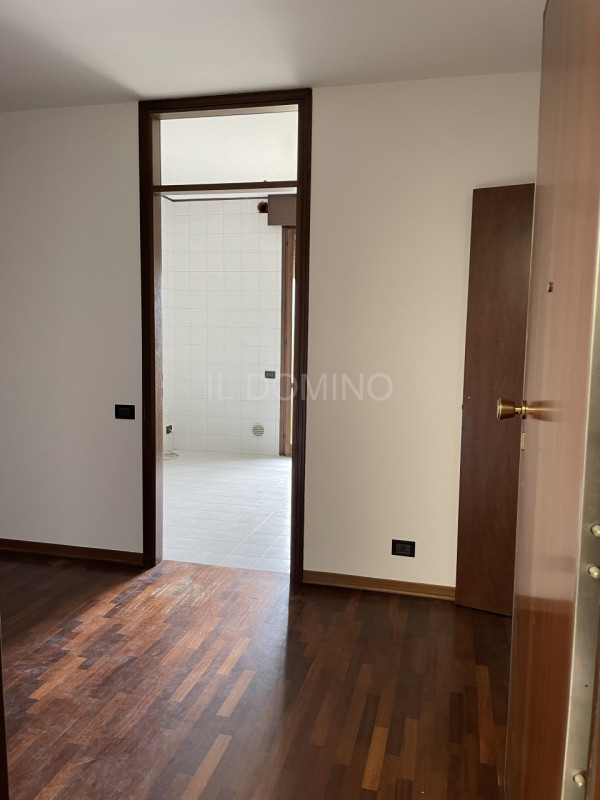 In zona Sacra Famiglia - Basso Isonzo, libero da subito ampio appartamento - Attico, posto al 5° ...