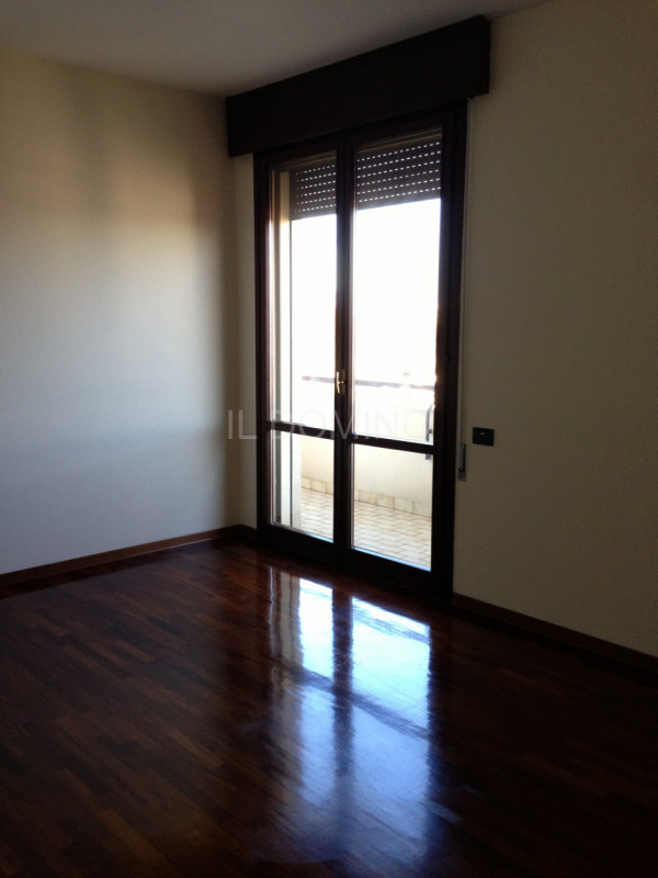 In zona Sacra Famiglia - Basso Isonzo, libero da subito ampio appartamento - Attico, posto al 5° ...