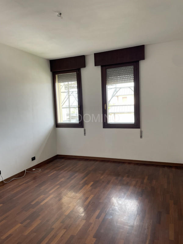 In zona Sacra Famiglia - Basso Isonzo, libero da subito ampio appartamento - Attico, posto al 5° ...