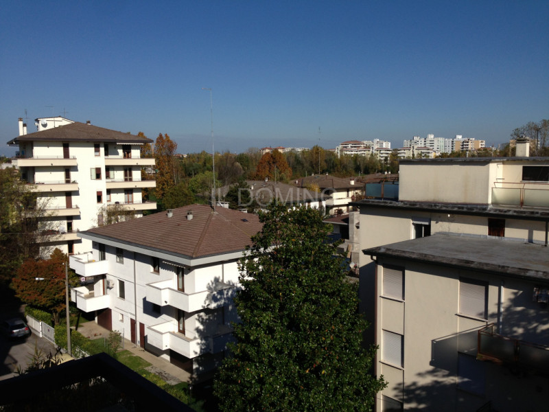 In zona Sacra Famiglia - Basso Isonzo, libero da subito ampio appartamento - Attico, posto al 5° ...
