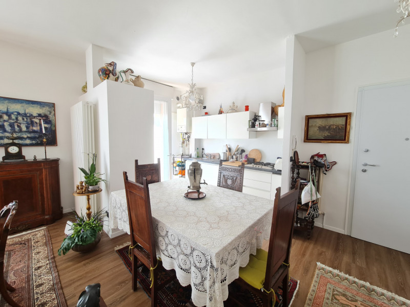 Scopri questo affascinante appartamento quadrilocale situato nel cuore di Montegrotto Terme. Con ...